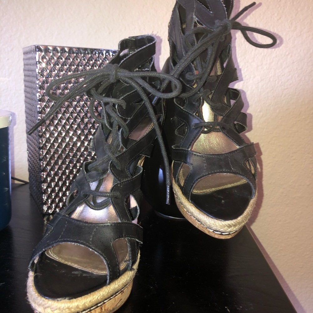 Shoes - Picture 2 of 4